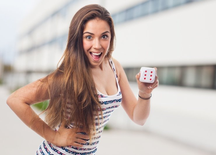 Panel kontrol taruhan Treasures Aztec dengan pilihan denominasi dan jumlah payline